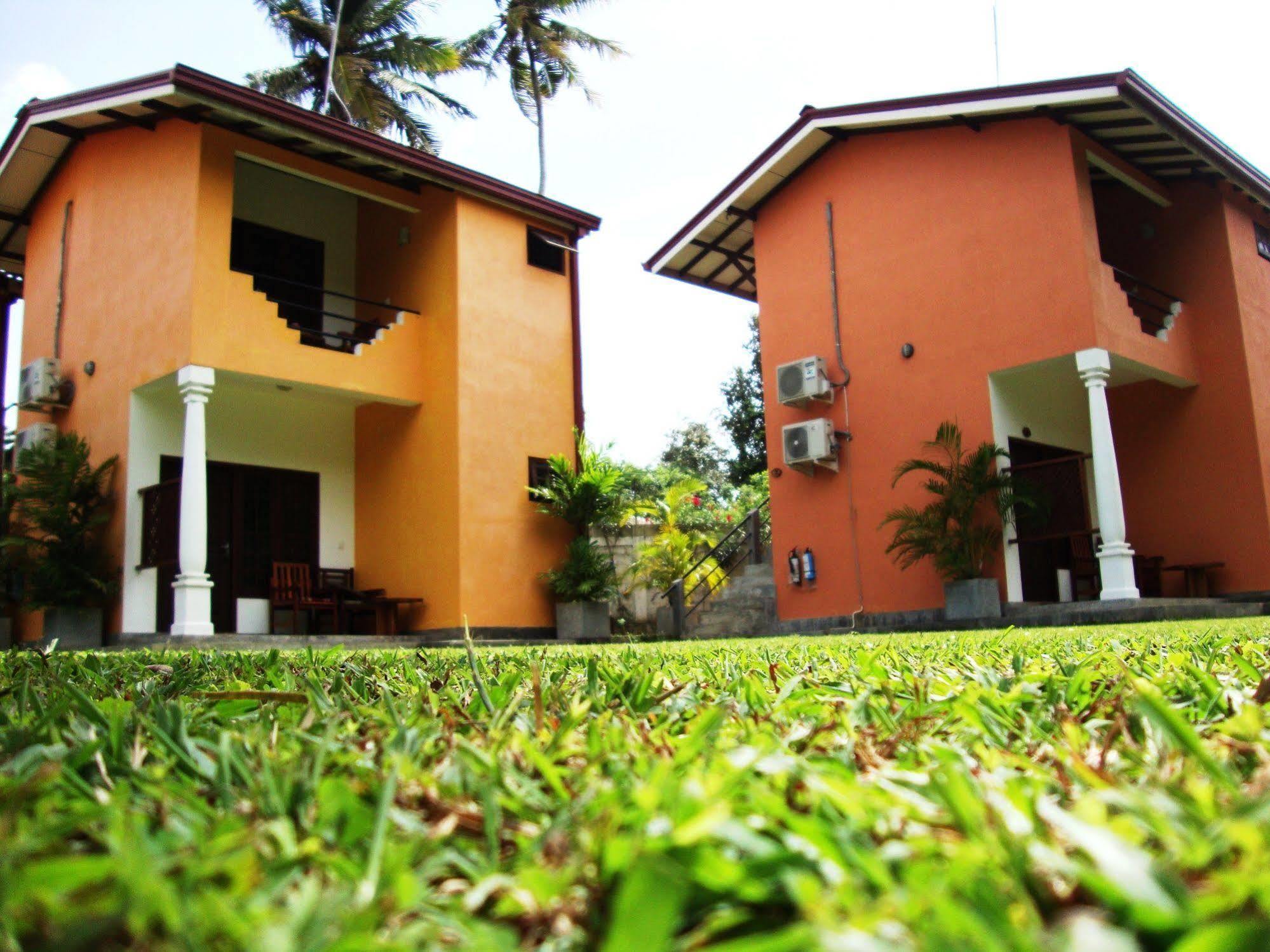 Riverside Cabanas Mirissa Exterior photo