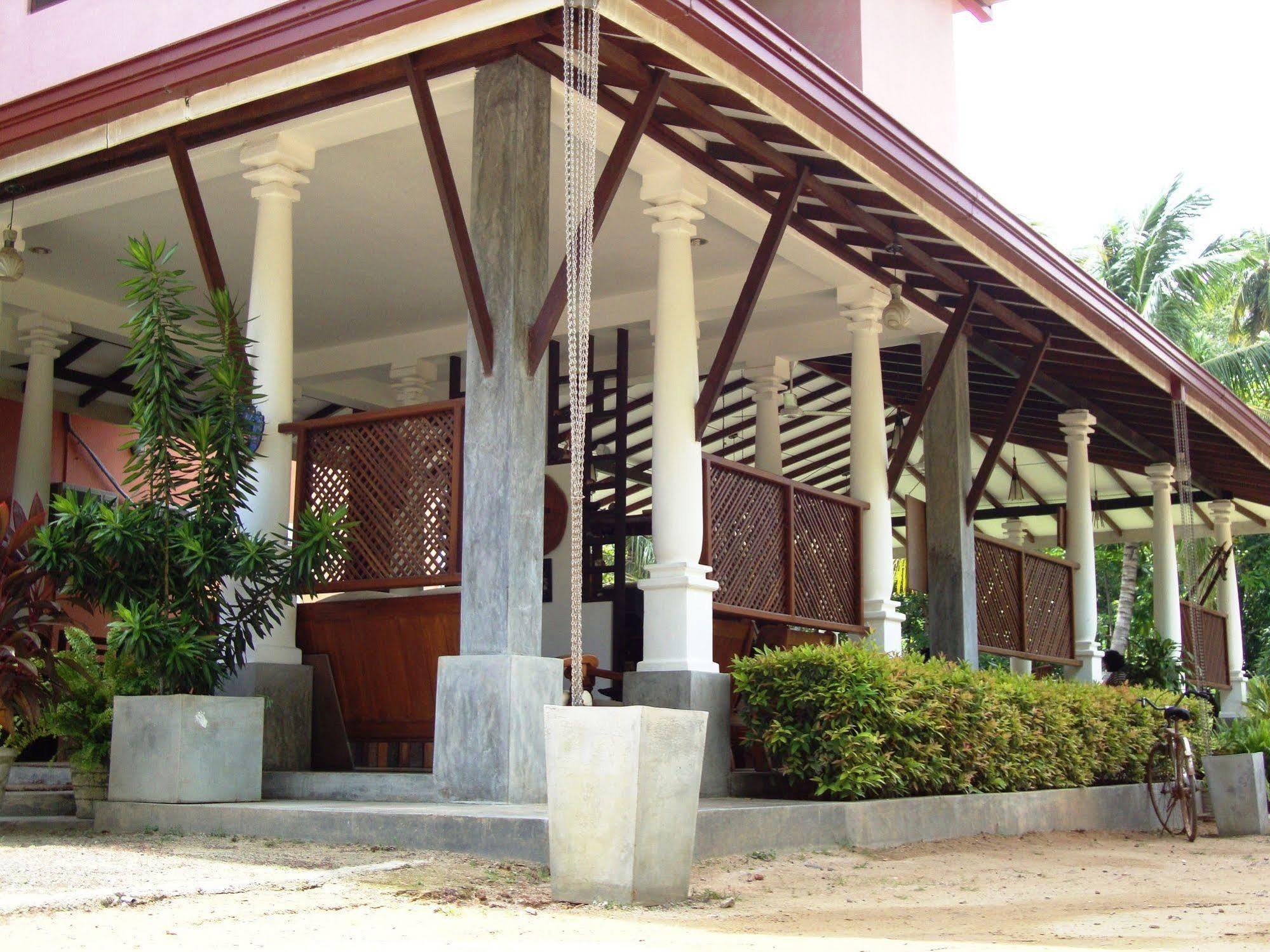 Riverside Cabanas Mirissa Exterior photo